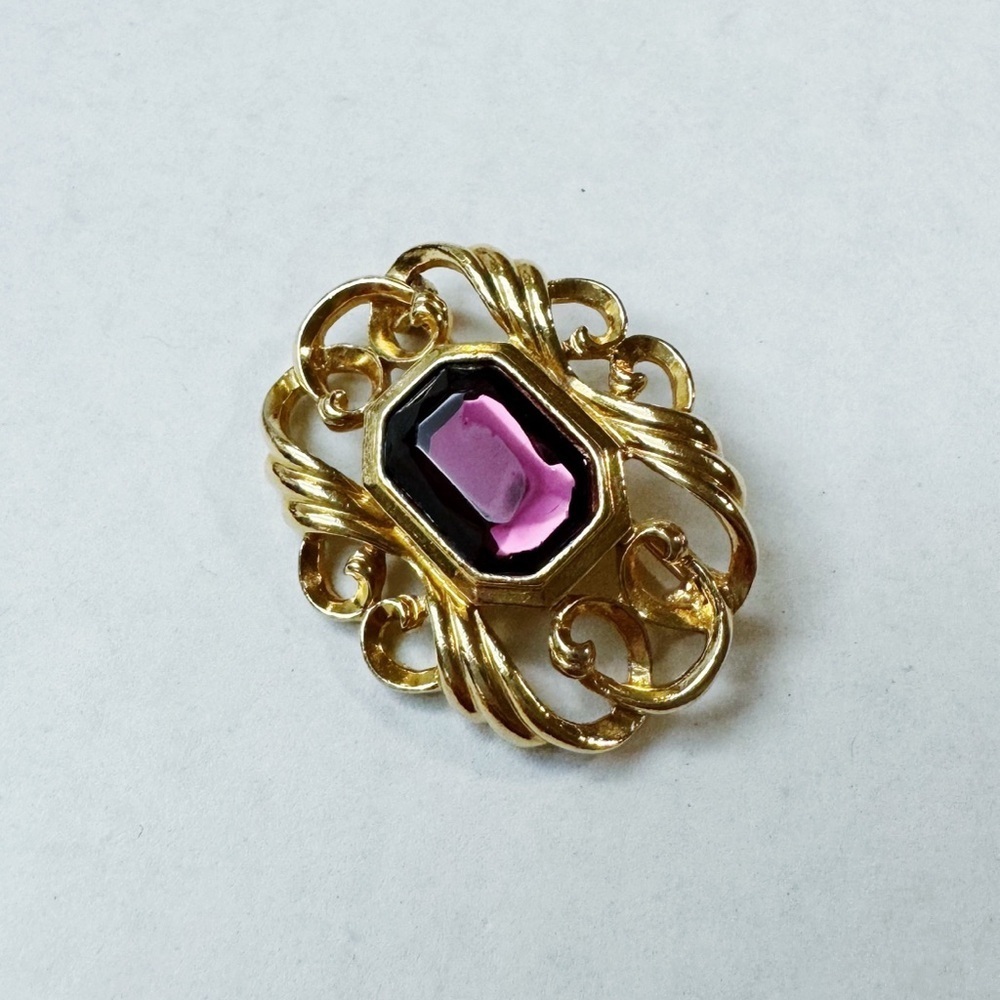 Gold & Amethyst Brooch